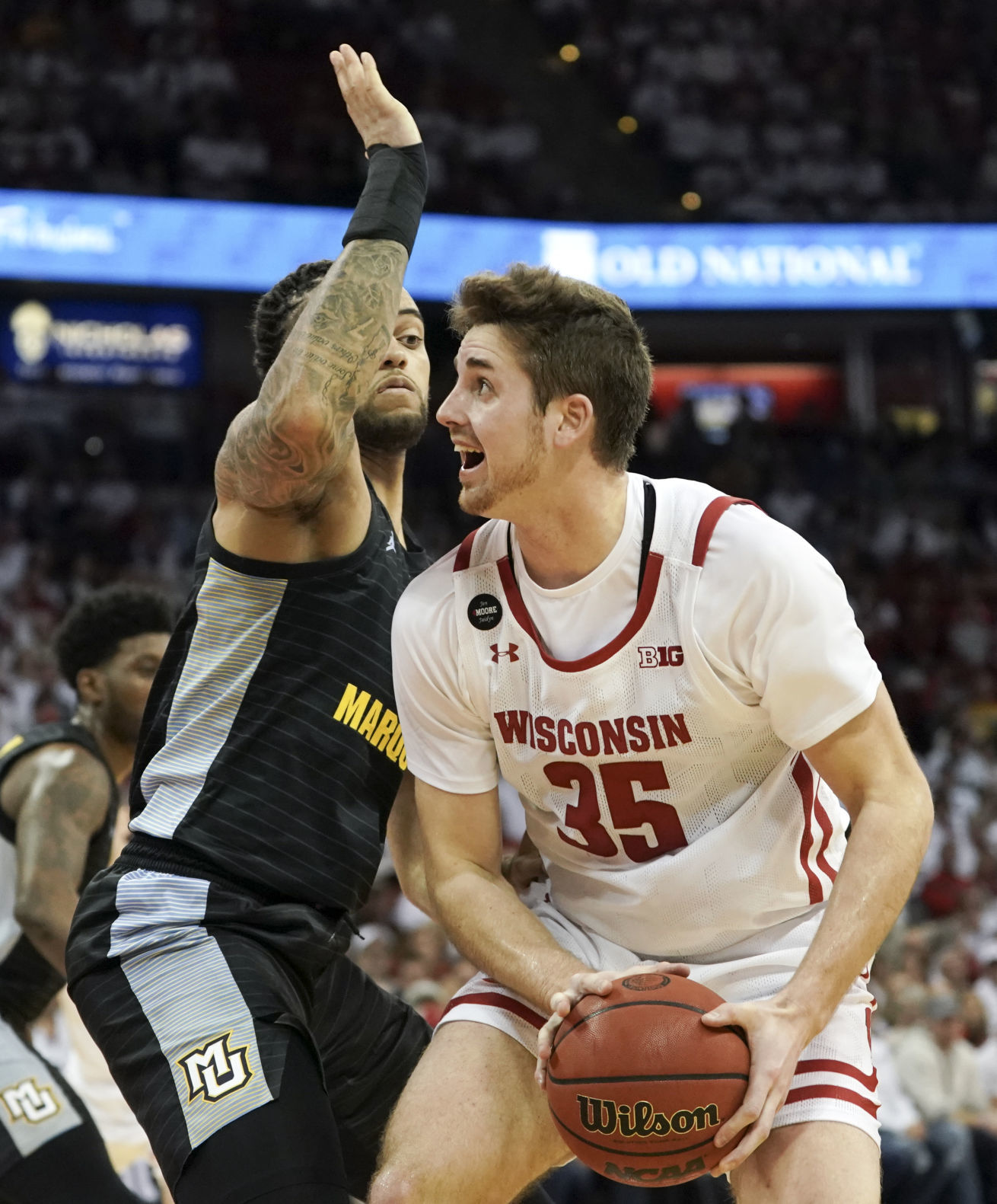 Badgers 77, Golden Eagles 61